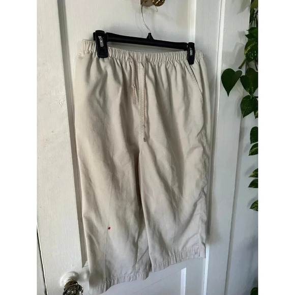 Coral Bay Women’s size 12 Petite shorts - Picture 2 of 7